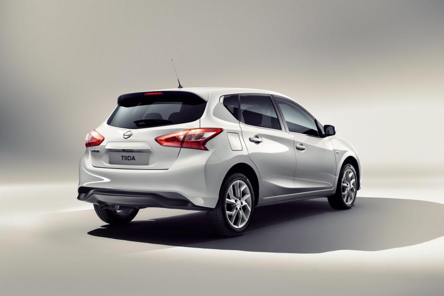  Nissan Tiida 2015 года  (CIS) (фото 2 из 30)